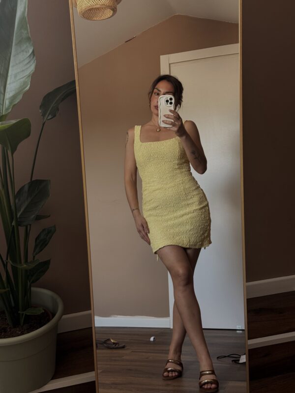 Mini Abito Giallo con Corsetto sul Retro