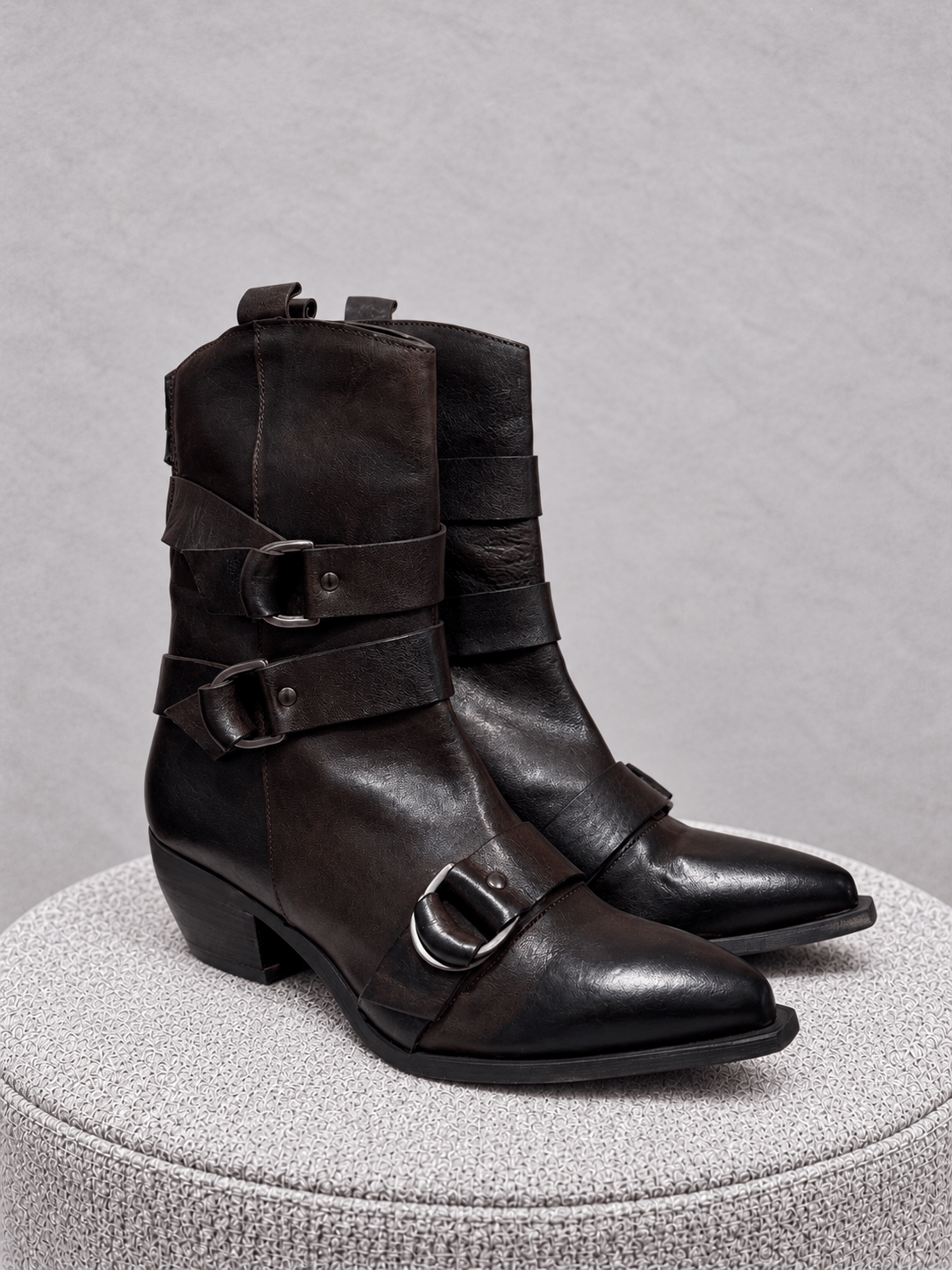 Texano con Multi-Fibbie in Pelle Sfumata