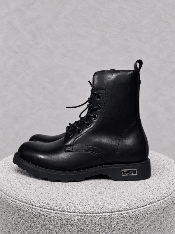 Stivaletto Stringato in Pelle Nera